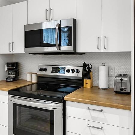 Beautiful 1 Bedroom Apartment - Private Entrance Moncton Luaran gambar