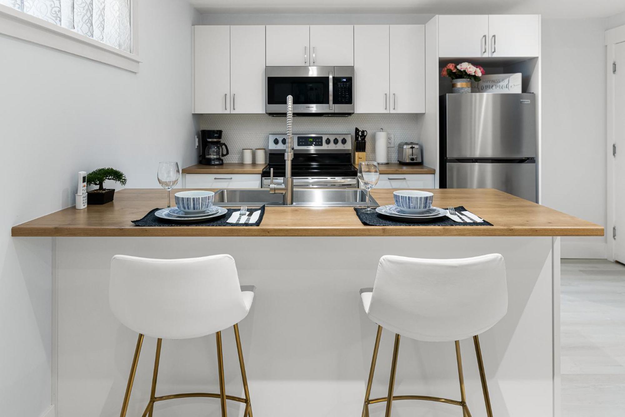 Beautiful 1 Bedroom Apartment - Private Entrance Moncton Luaran gambar